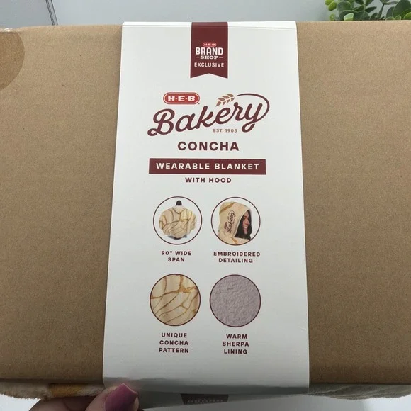 NEW! HEB Bakery Concha W/HEB PIN Blanket w/Hood | Plush Sherpa Lining | 90"x60" - Picture 3 of 6